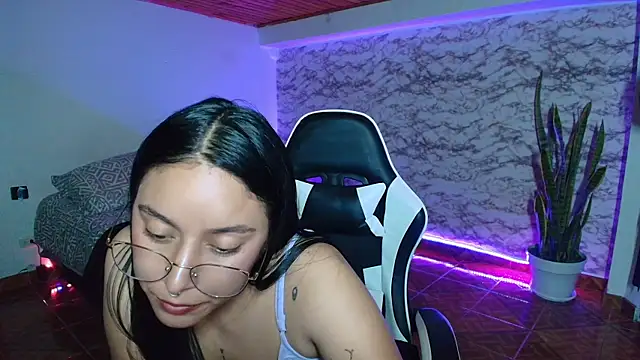 Camila_IRoose live cam on StripChat