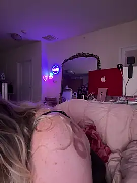 PiggyRose webcam