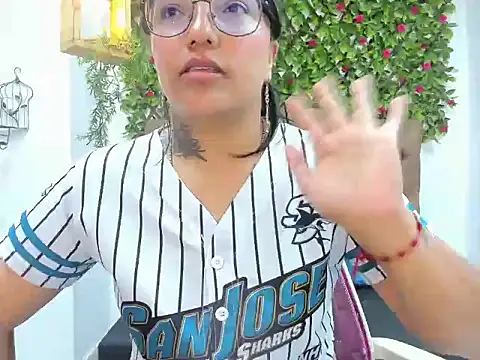 Noctuella_ live cam on StripChat