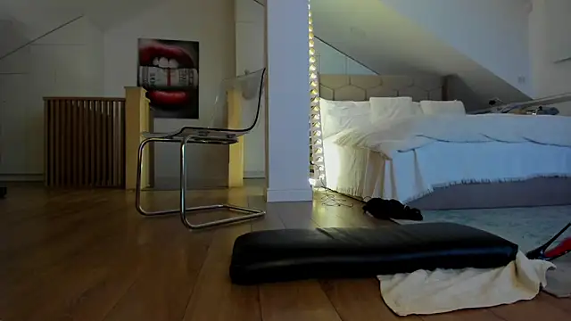 Yourhotqueeen webcam