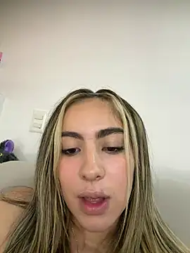 Cloee_Rainbow1 webcam