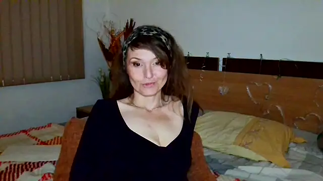 LoveElenika webcam