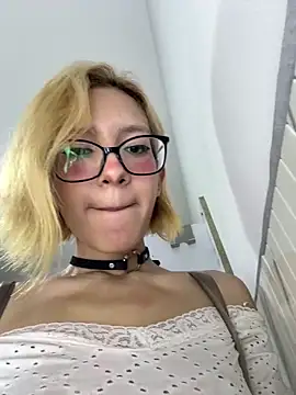 SweetBunnyGF webcam