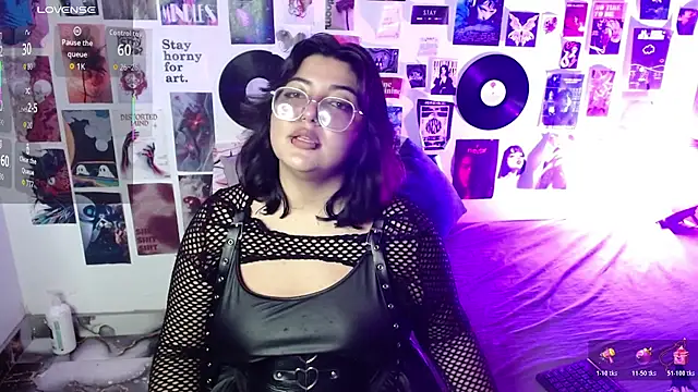 Roxy_f_w webcam