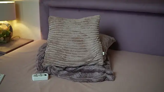 JoelleApril webcam