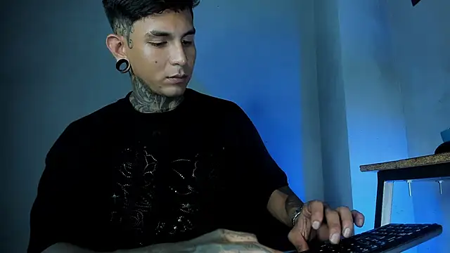 Travisttanner28 webcam