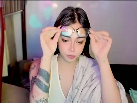 ArianaLore webcam
