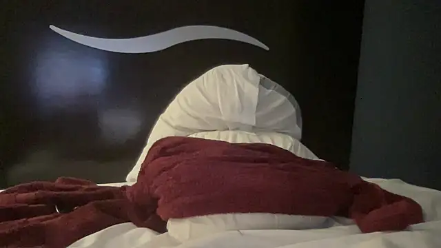 kcruisemysteryclouds (M young) - cumming with butt plug
