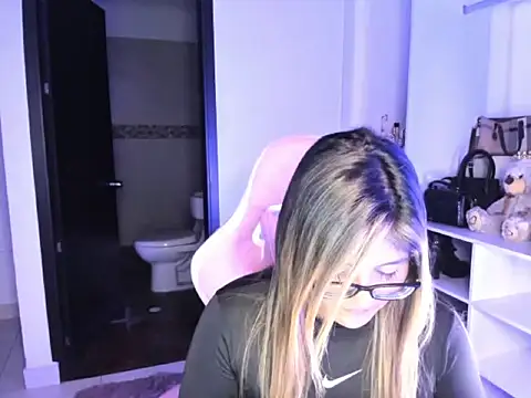 cristina697 webcam