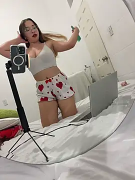 AliciaWhite_nt webcam