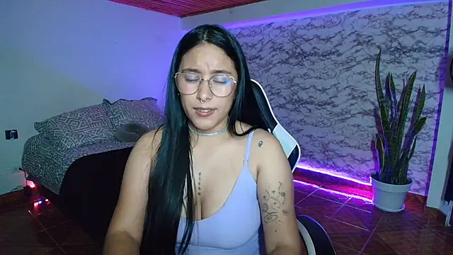Camila_IRoose webcam