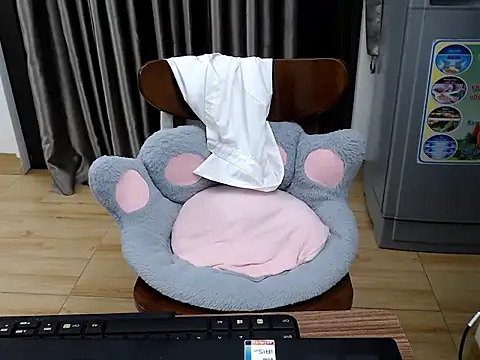Maia_9999 webcam