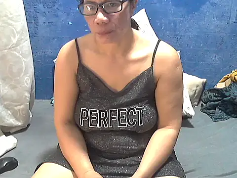 hotchilimom - Hotchilimom's free webcam - UK Sex Cams