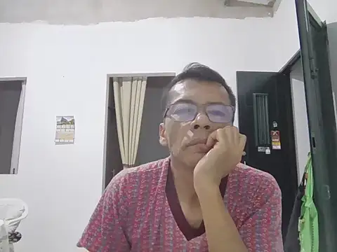skinnylatino51 webcam