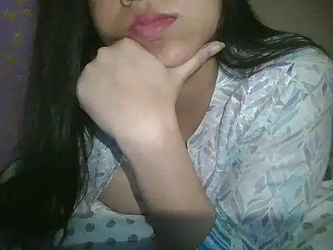 Qween_Seelu live cam on StripChat