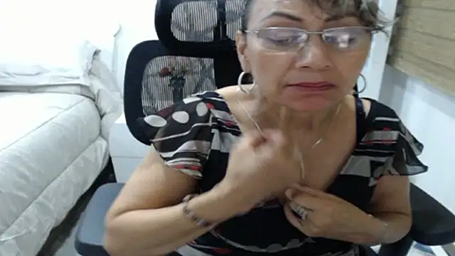 jesy_hot live cam on StripChat