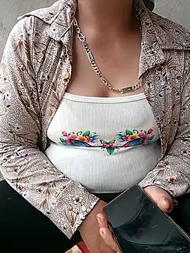 tuyet-nhi - Tuyet-nhi's free webcam - UK Sex Cams