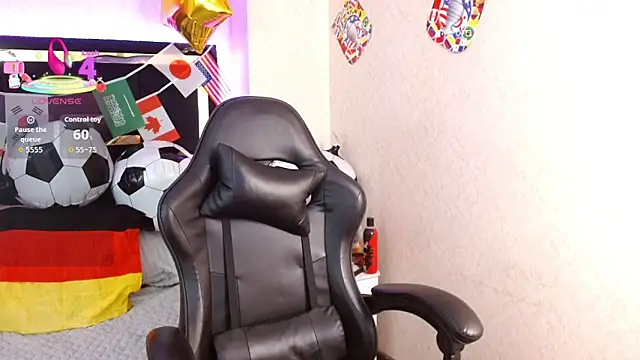 elizabeth_evans1 (F young) - Licking the dildo—a very gentle suck ⚽🔥