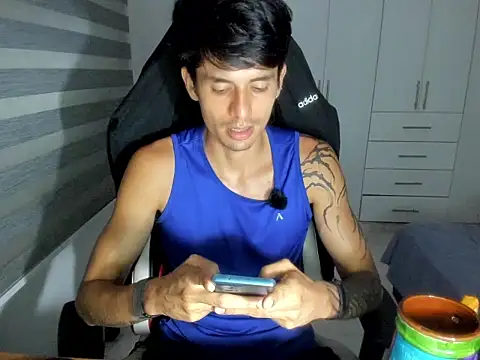dantedecentralized live cam on StripChat
