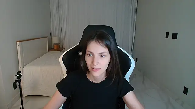 upssnowy (F young) - fuck pussy with dildo