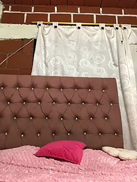 Rachellcooperrr live cam on StripChat