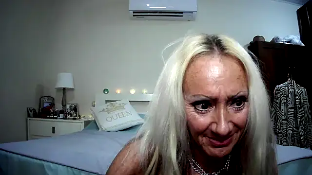 siennadiamond (Ask my age) - FLASH  Barbie TITS