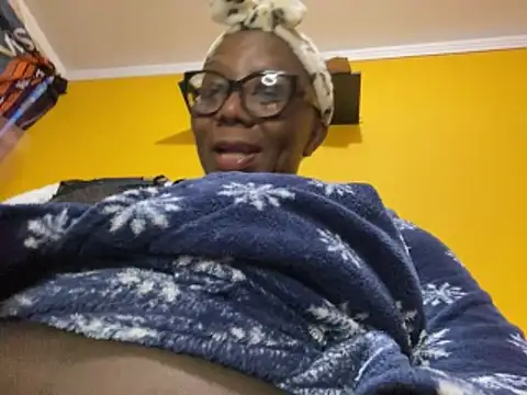 BoobsQueeen webcam