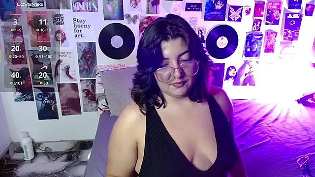 Roxy_f_w live cam on StripChat
