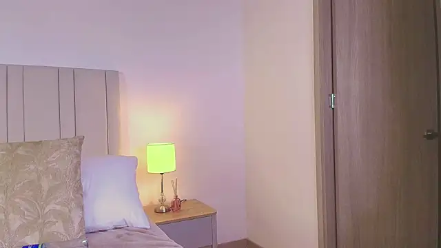 anna-lynn (F young) - play boobs