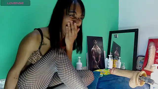 avaleri_cherry live cam on StripChat