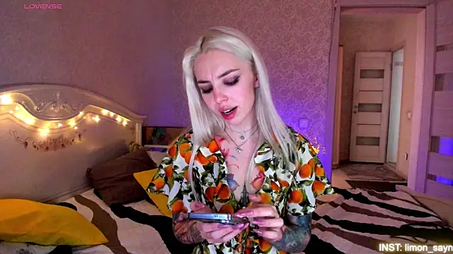 LillyMoure_ webcam