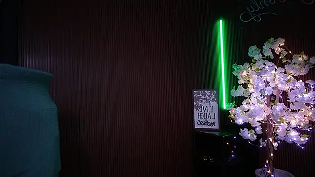 xxforyoureyesonlyxx webcam