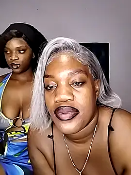 SweetBedroomEyez webcam