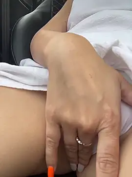 merlindave (F young) - Finger pussy/naked🥵🥵✌️