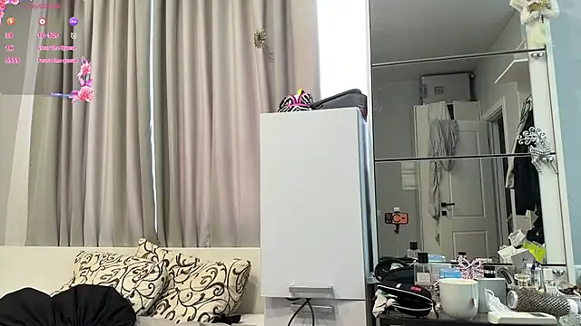 selena_favn webcam