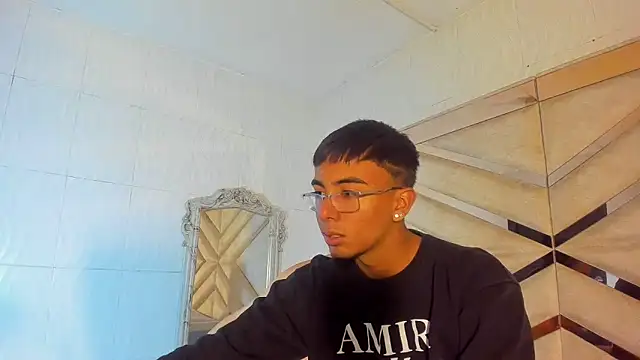 LoganNRose webcam