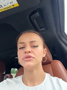 angelinateller (F young) - Split in tits naked