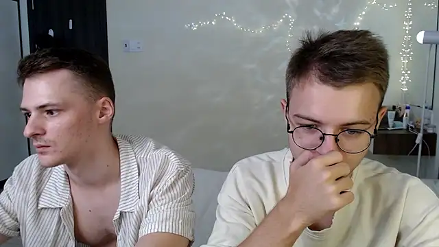 nikikerrycum - NikiKerryCum's free webcam - UK Sex Cams