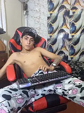 michaelmiller20261 (M twink) - 5 naked flexes 👀