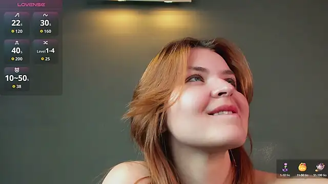 LeyaBloom webcam