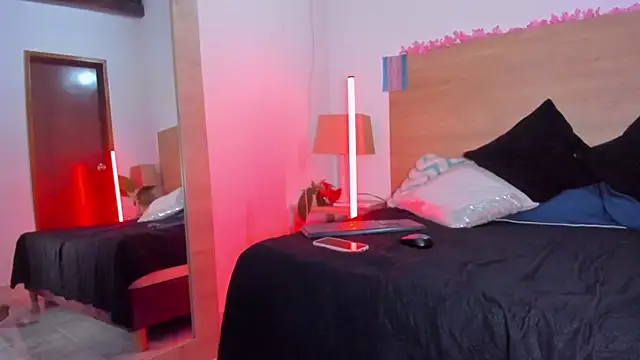 LaraRous webcam