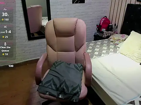 nikki_nikoll