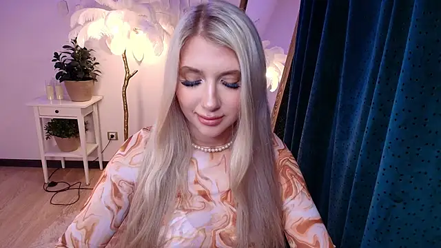 Evacadooo live cam on StripChat
