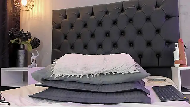 naomi__blair webcam