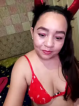 chicatraviesa24 webcam
