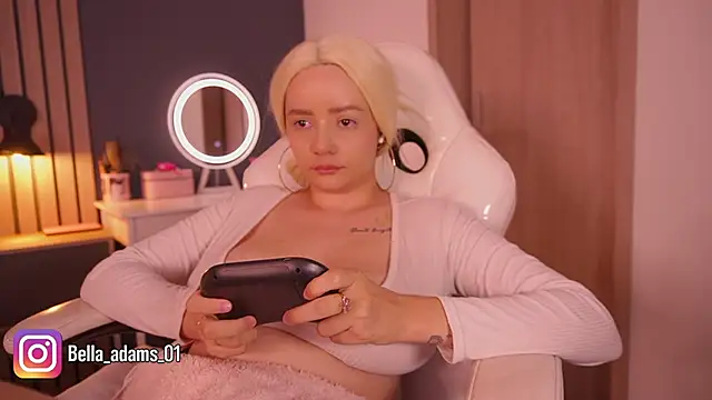 bella_adams_ (F young) - dildo in pussy