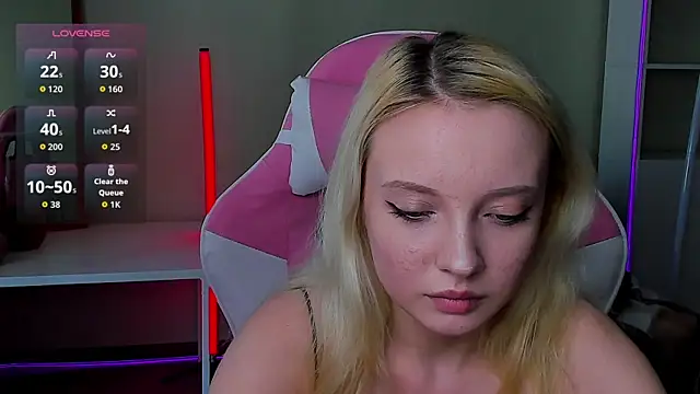 _cloudnine_ - _CloudNine_'s free webcam - UK Sex Cams