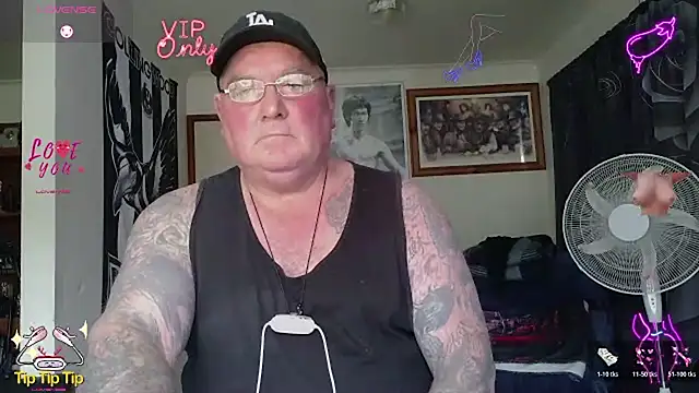 KINKYBLUEYES69 webcam