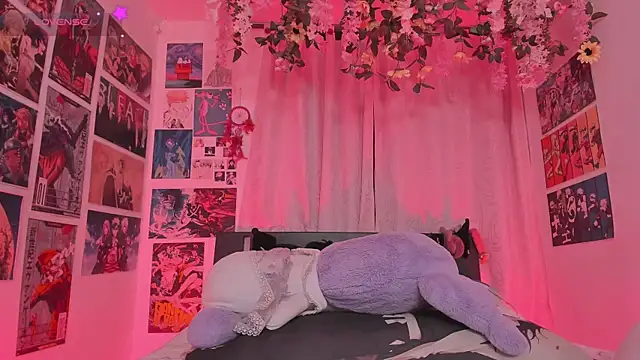 MissCurvyTop webcam
