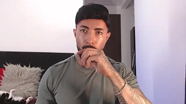 andrea_de_lucaa webcam